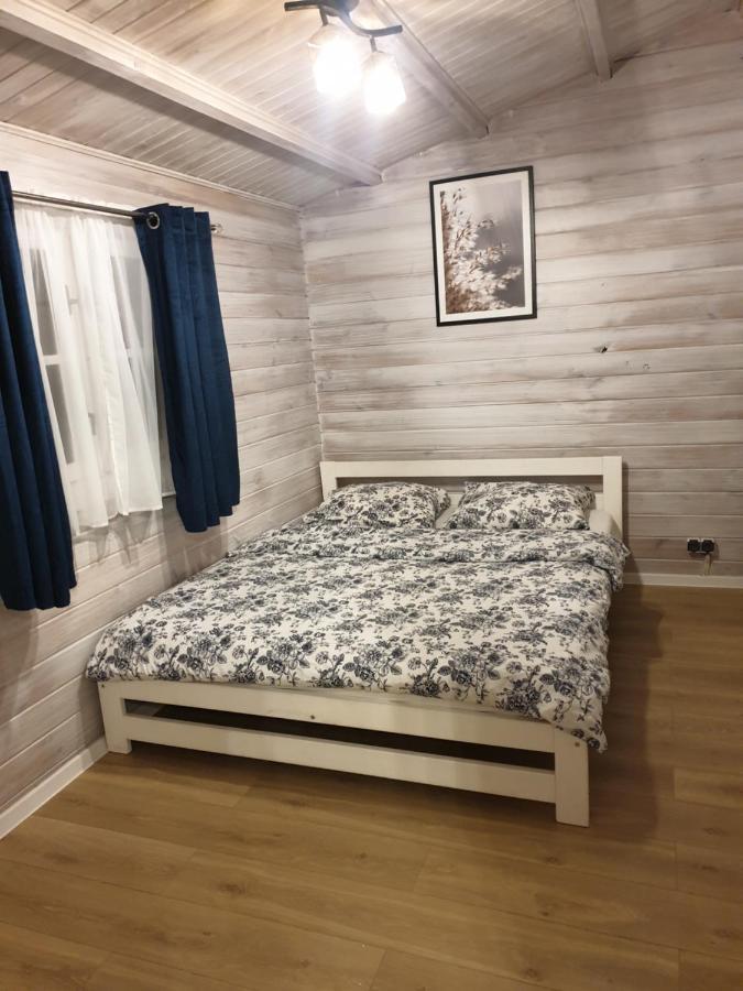Domki W Lasku Wiele Exteriör bild